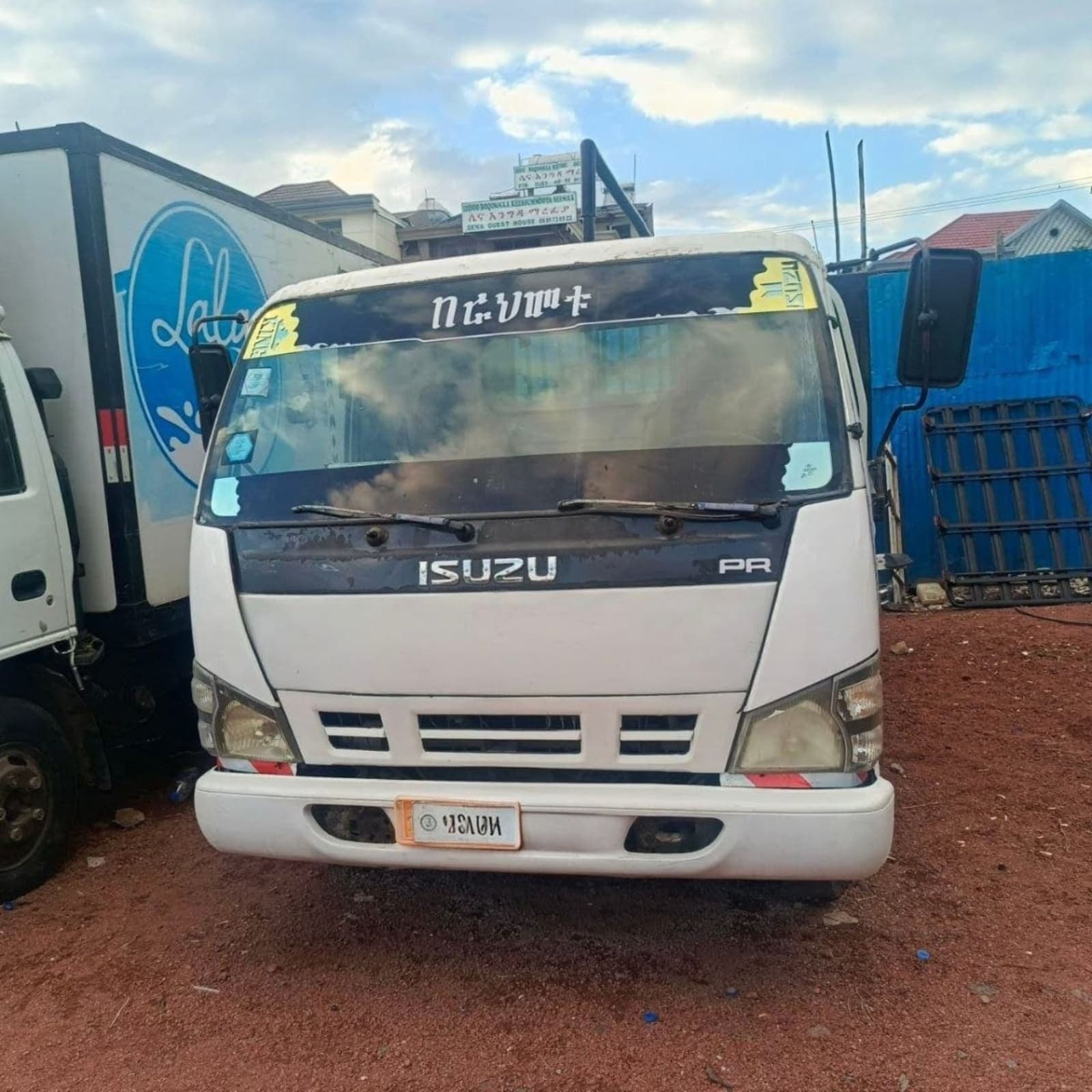 2006 Isuzu NPR Van โ photo 2
