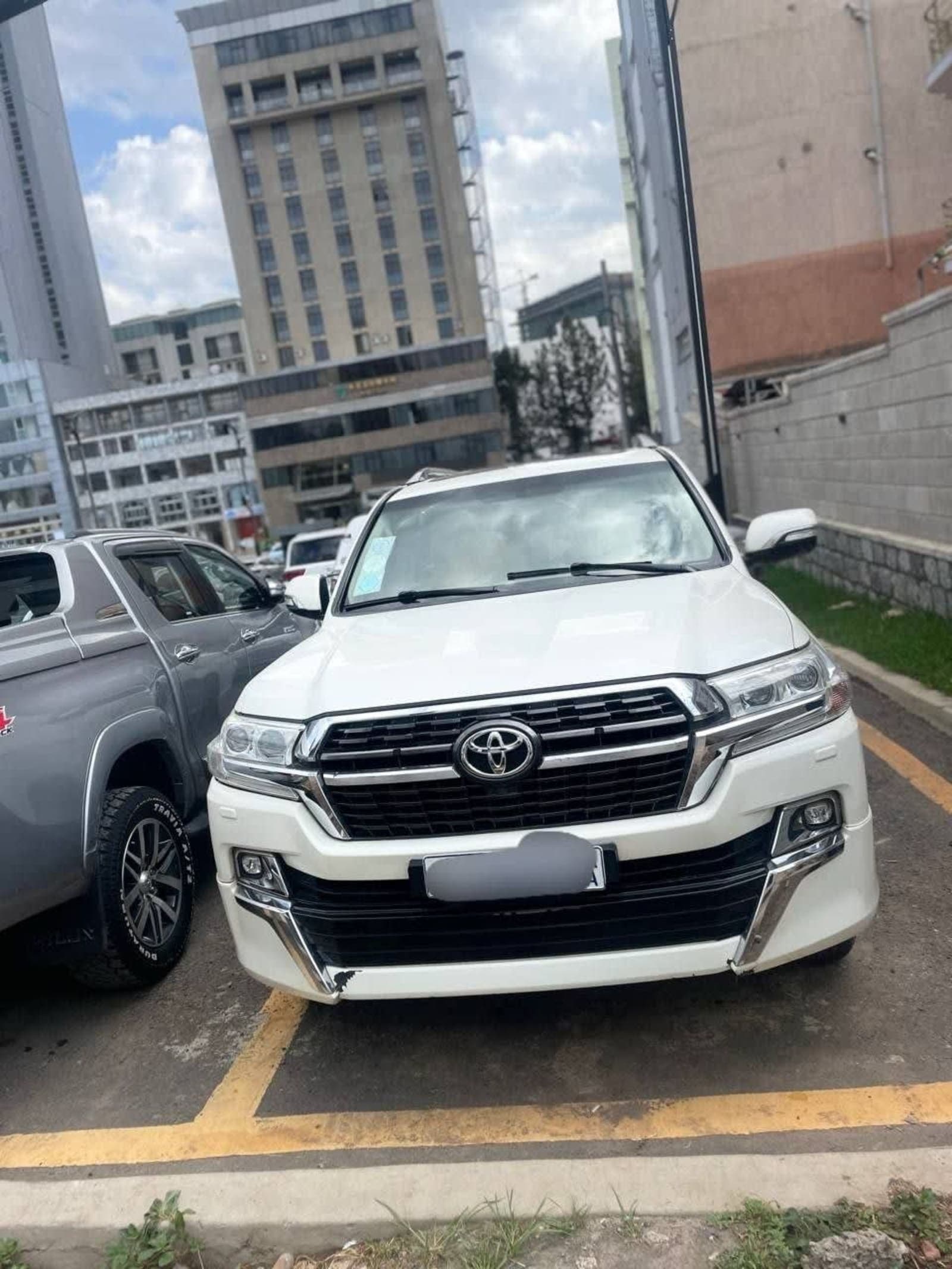 2010 Toyota Land Cruiser GXR — photo 3