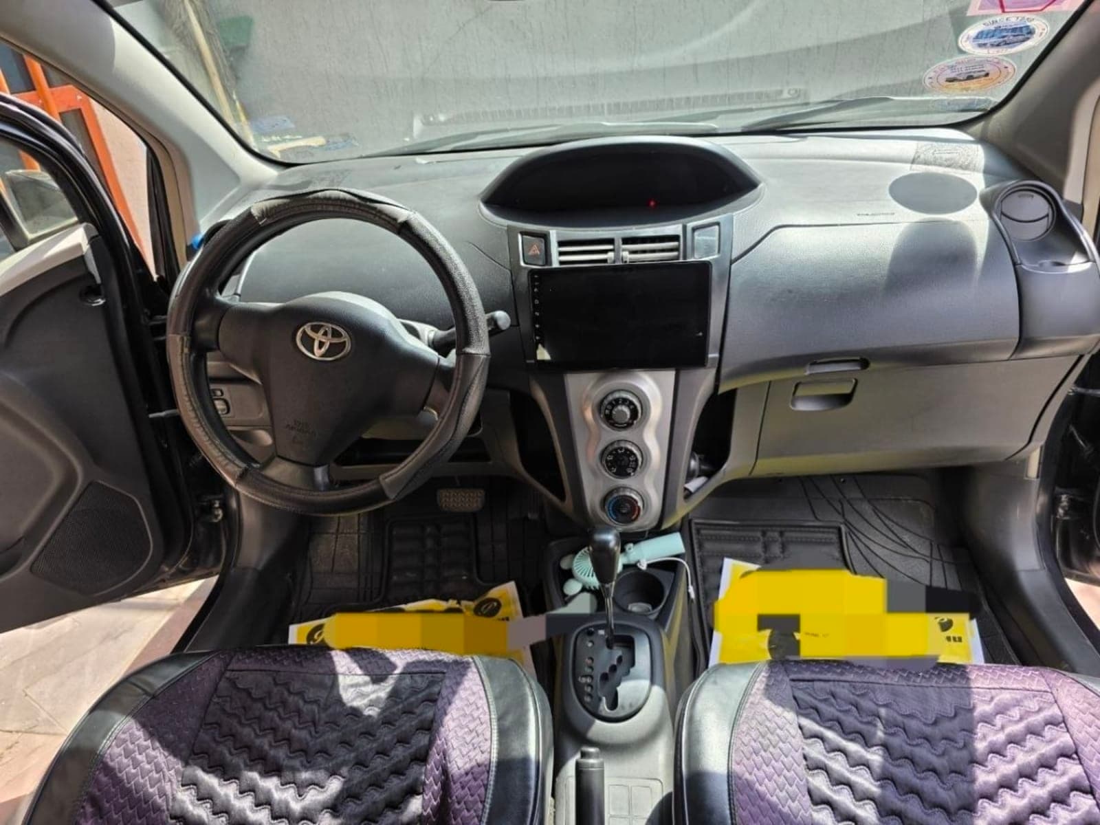 2008 Toyota Yaris Compact — photo 2
