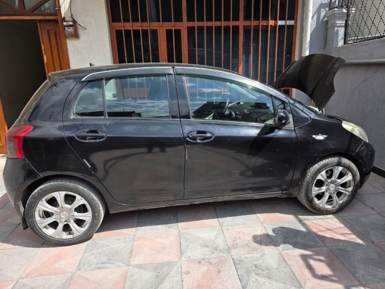 2008 Toyota Yaris Compact — photo 6