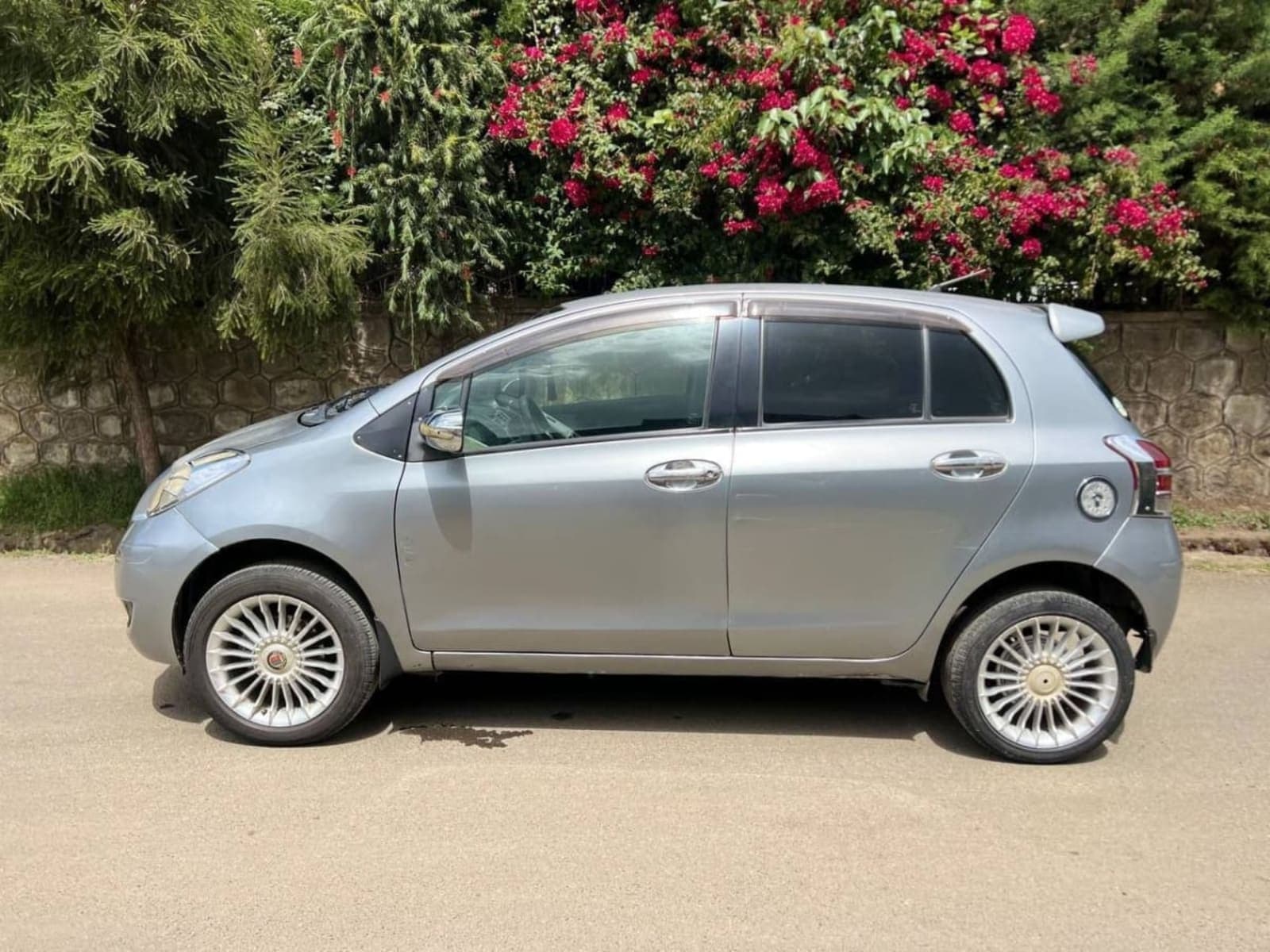 2010 Toyota Yaris Compact — photo 6