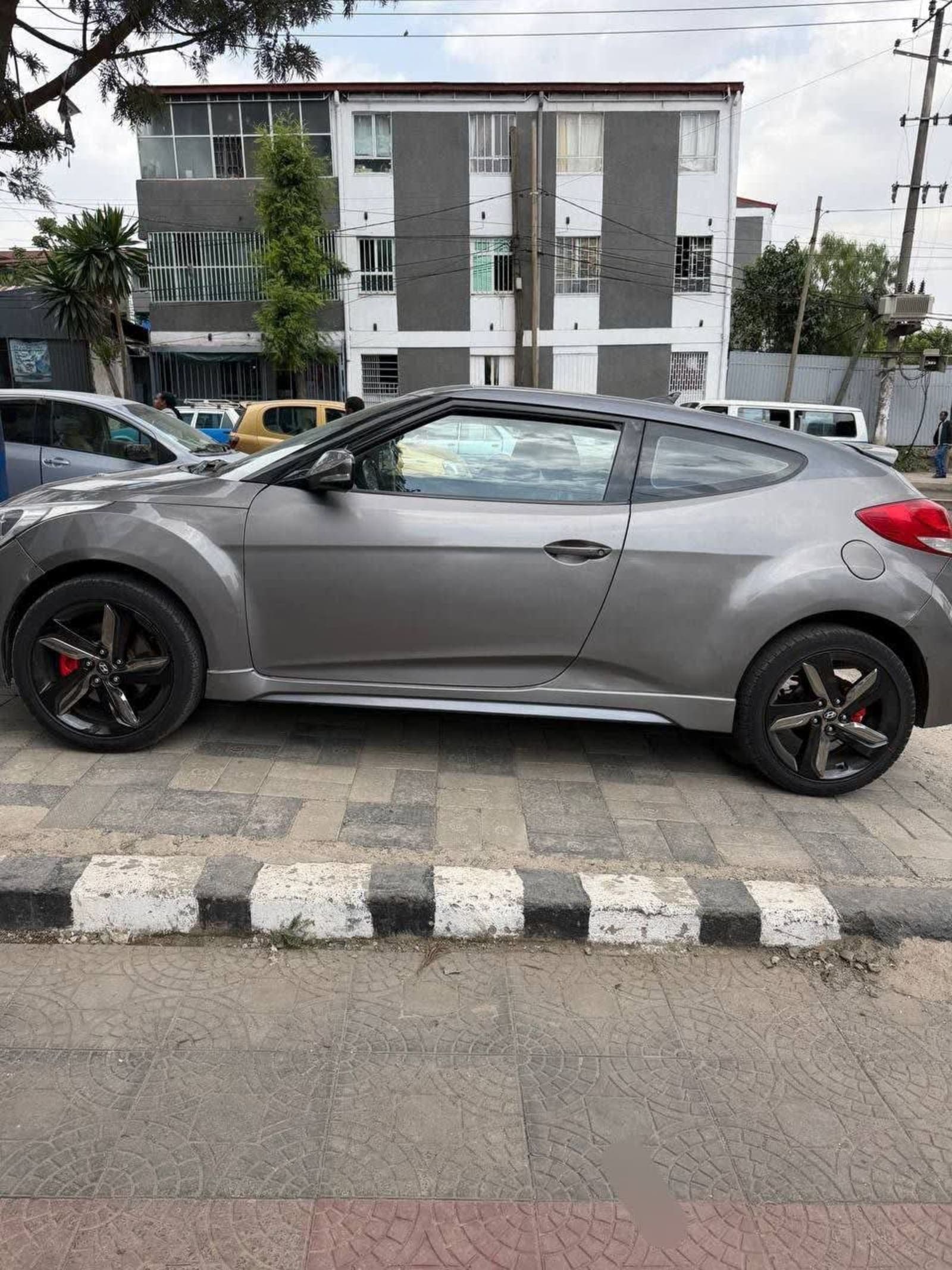 2012 Hyundai Veloster — photo 2