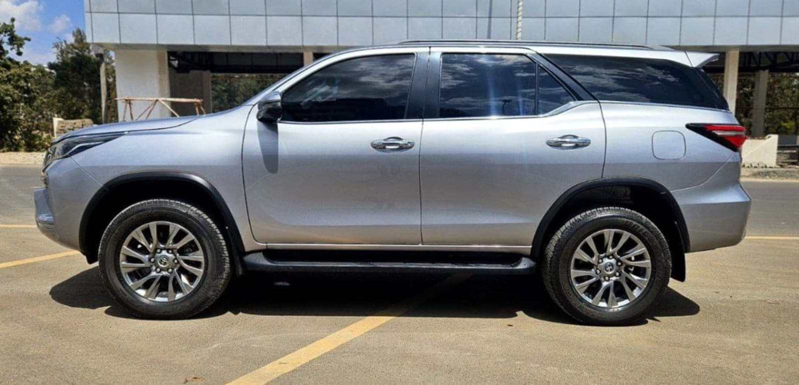 2023 Toyota Fortuner — photo 5