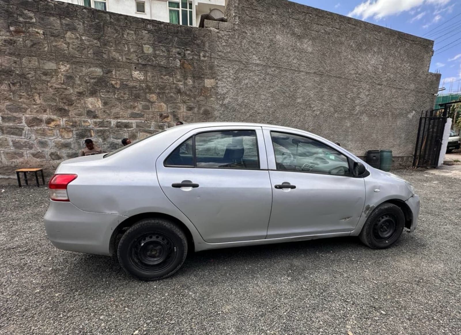 2011 Toyota Sedan — photo 3