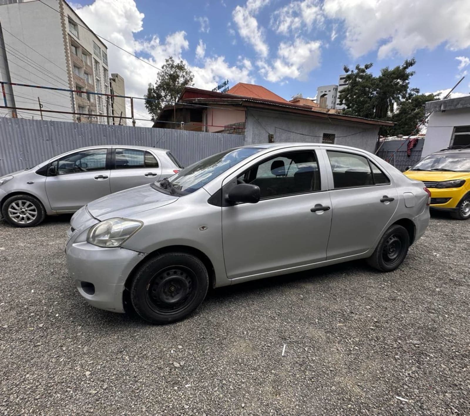 2011 Toyota Sedan — photo 4