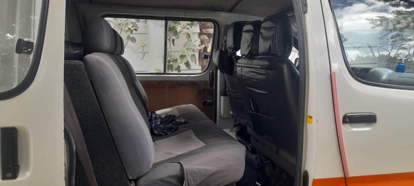 2003 Toyota Hiace — photo 3