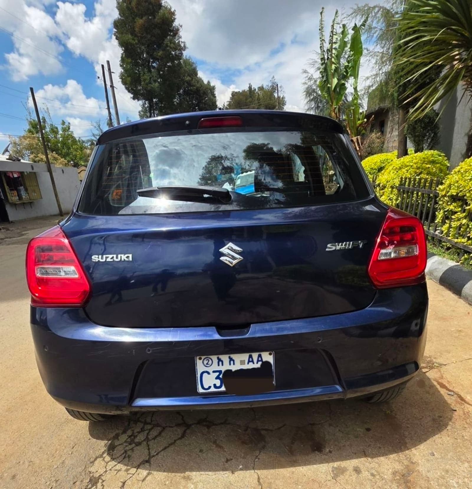 2022 Suzuki Swift — photo 2