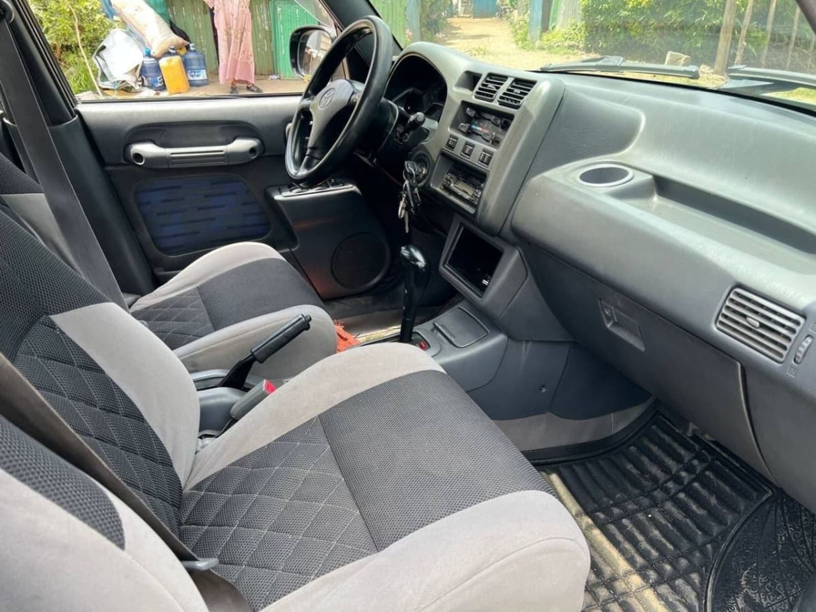 1999 Toyota Rav4 — photo 2