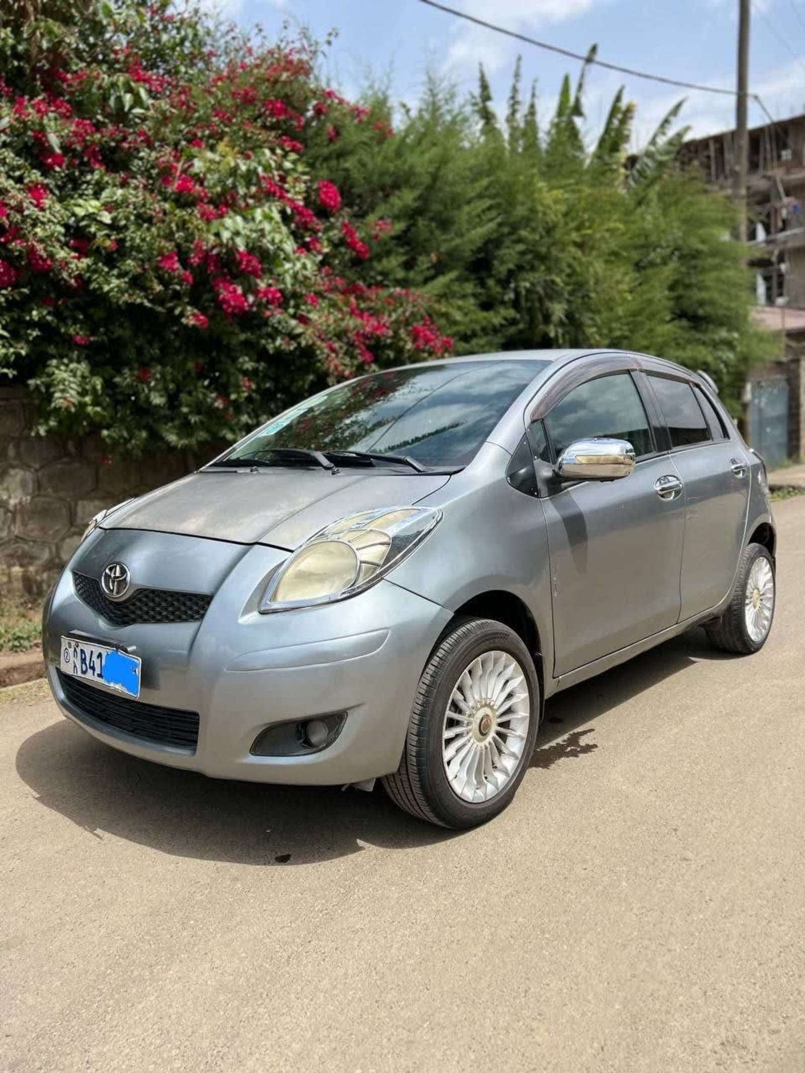 2009 Toyota Yaris — photo 2