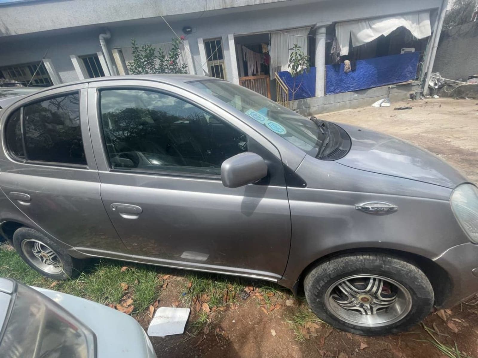 2002 Toyota Vitz — photo 3