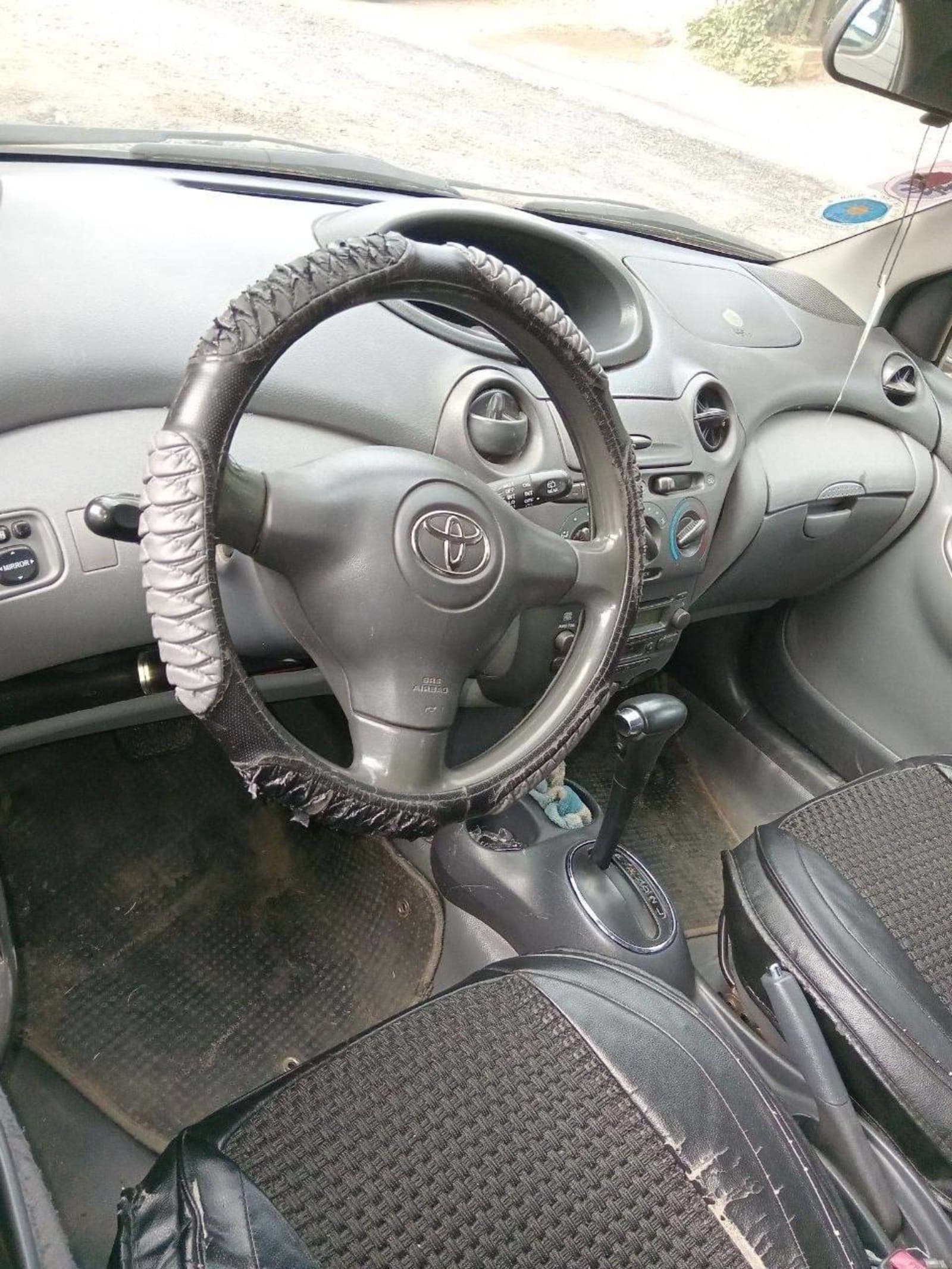 2002 Toyota Vitz — photo 5