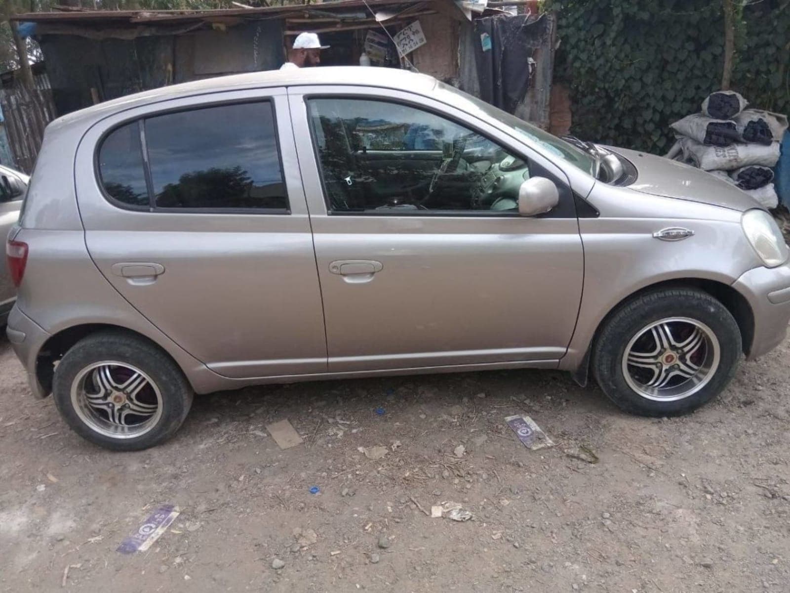 2002 Toyota Vitz — photo 6