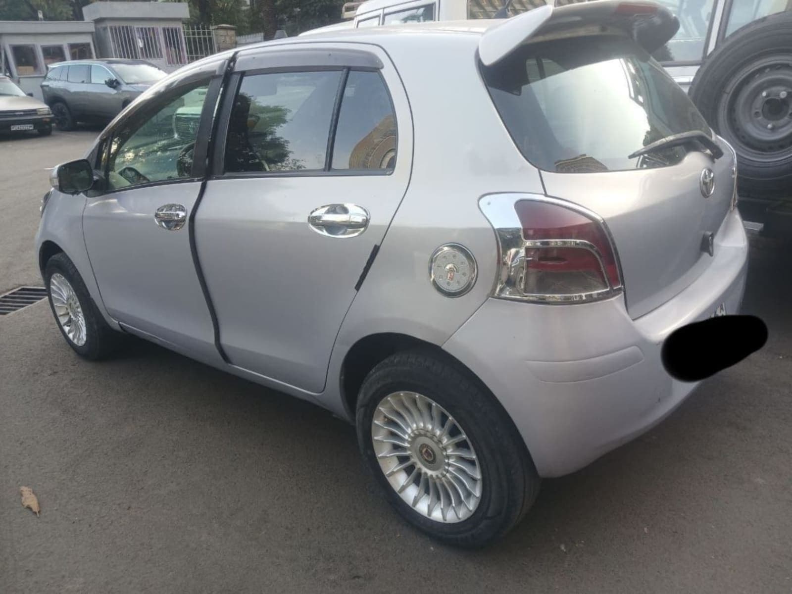 2008 Toyota Yaris Compact — photo 2