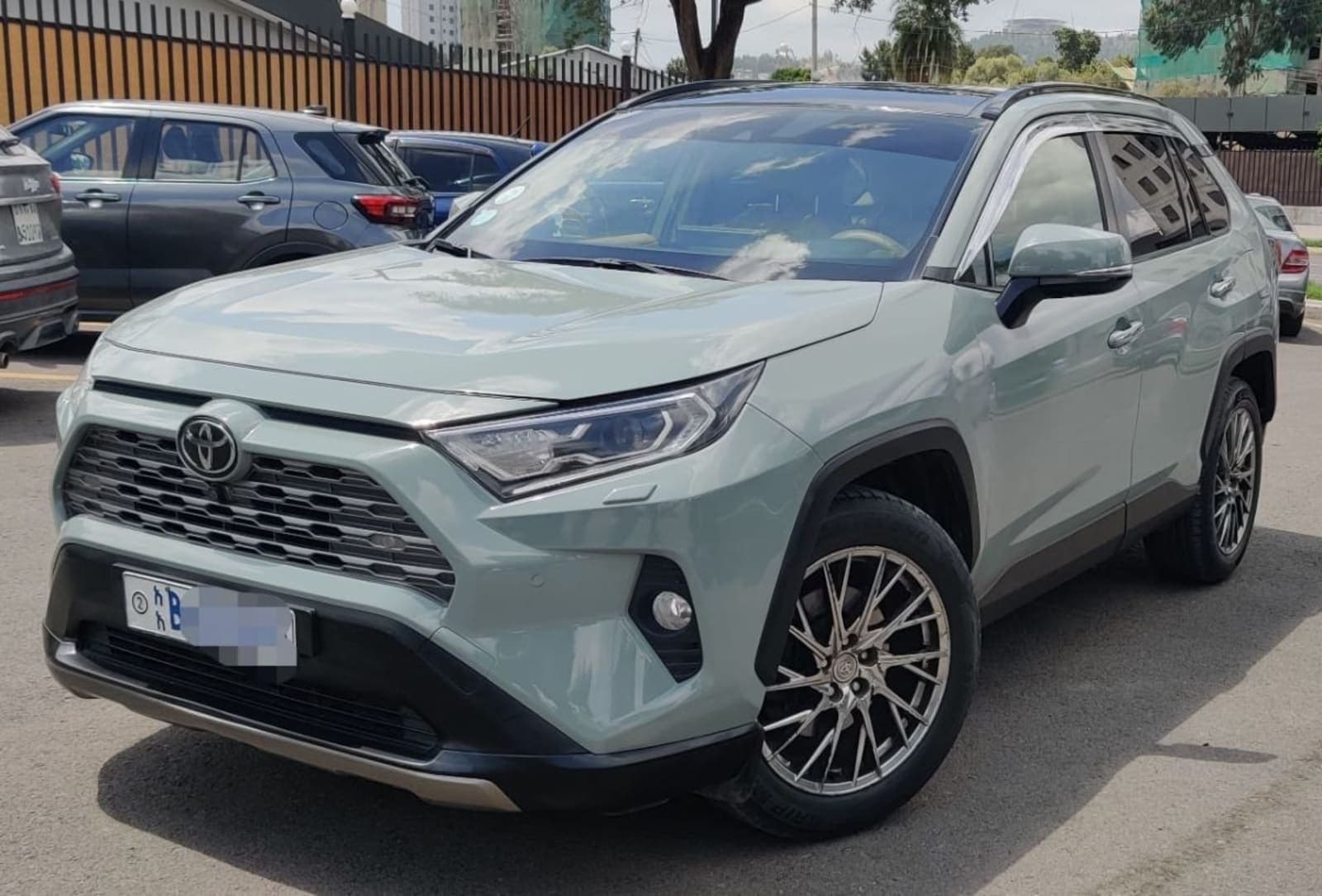 2020 Toyota RAV4 — photo 2