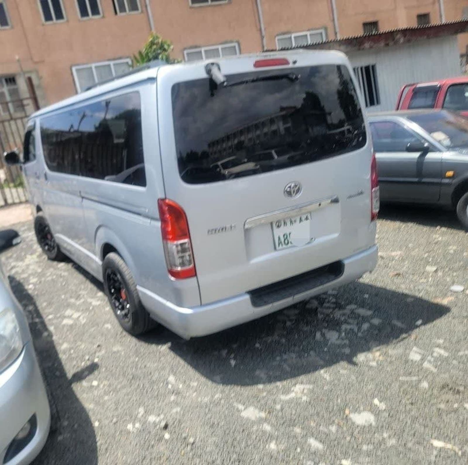2007 Toyota Hiace GL — photo 2