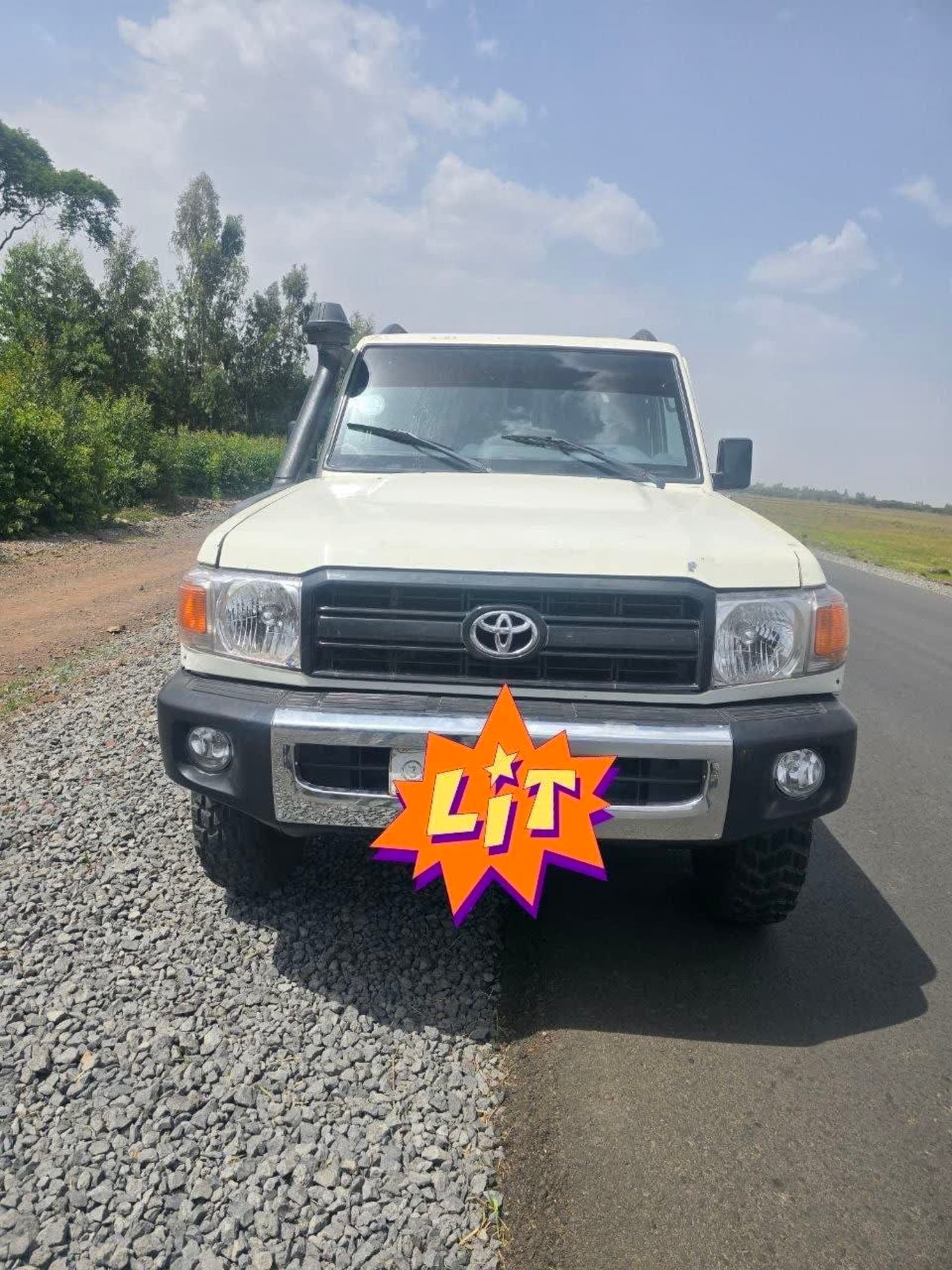 2018 Toyota Land Cruiser Mark II Double Cap — photo 2