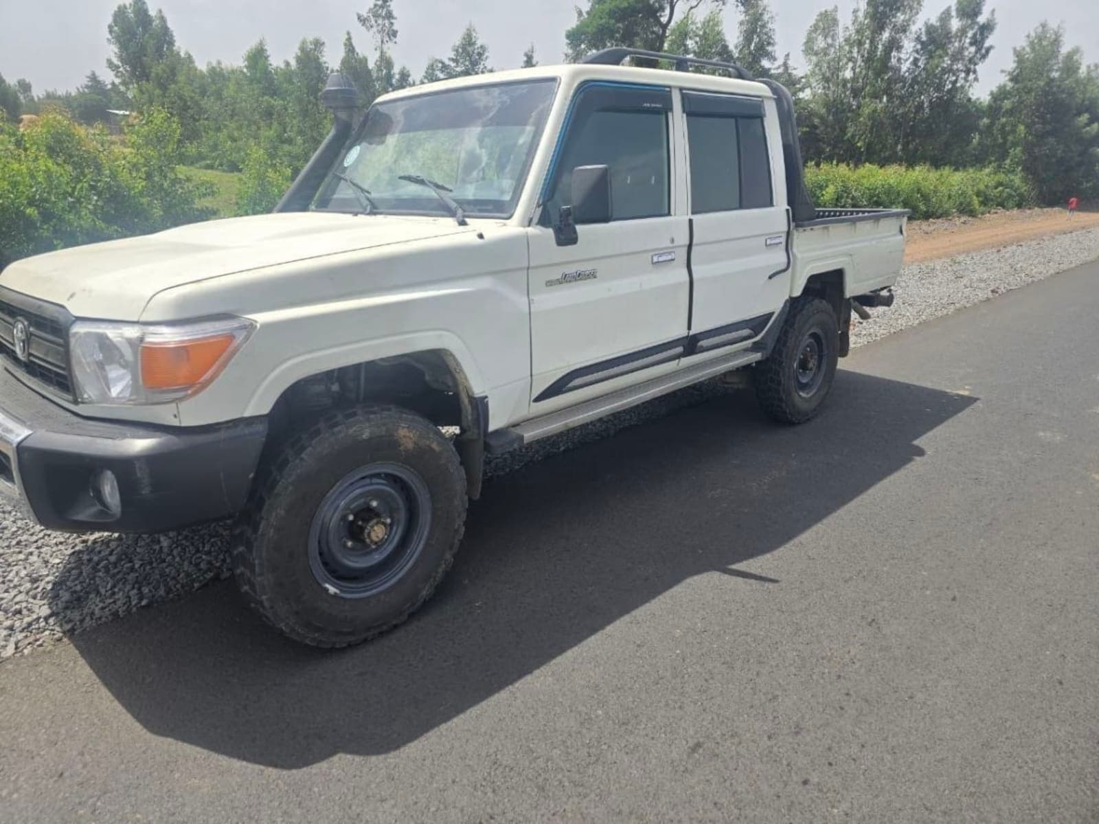 2018 Toyota Land Cruiser Mark II Double Cap — photo 3