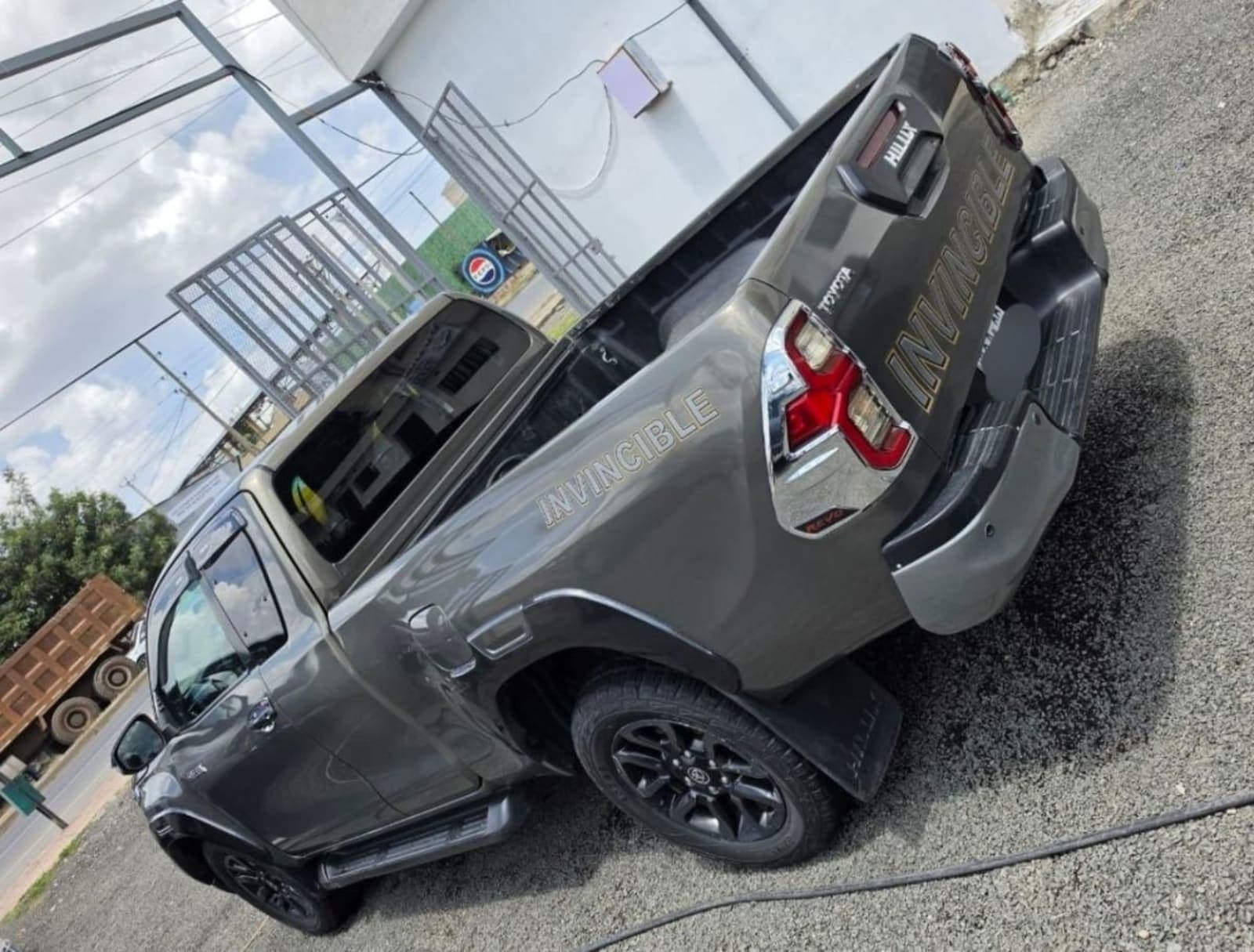 2021 Toyota Hilux Invincible Double-Cab — photo 2