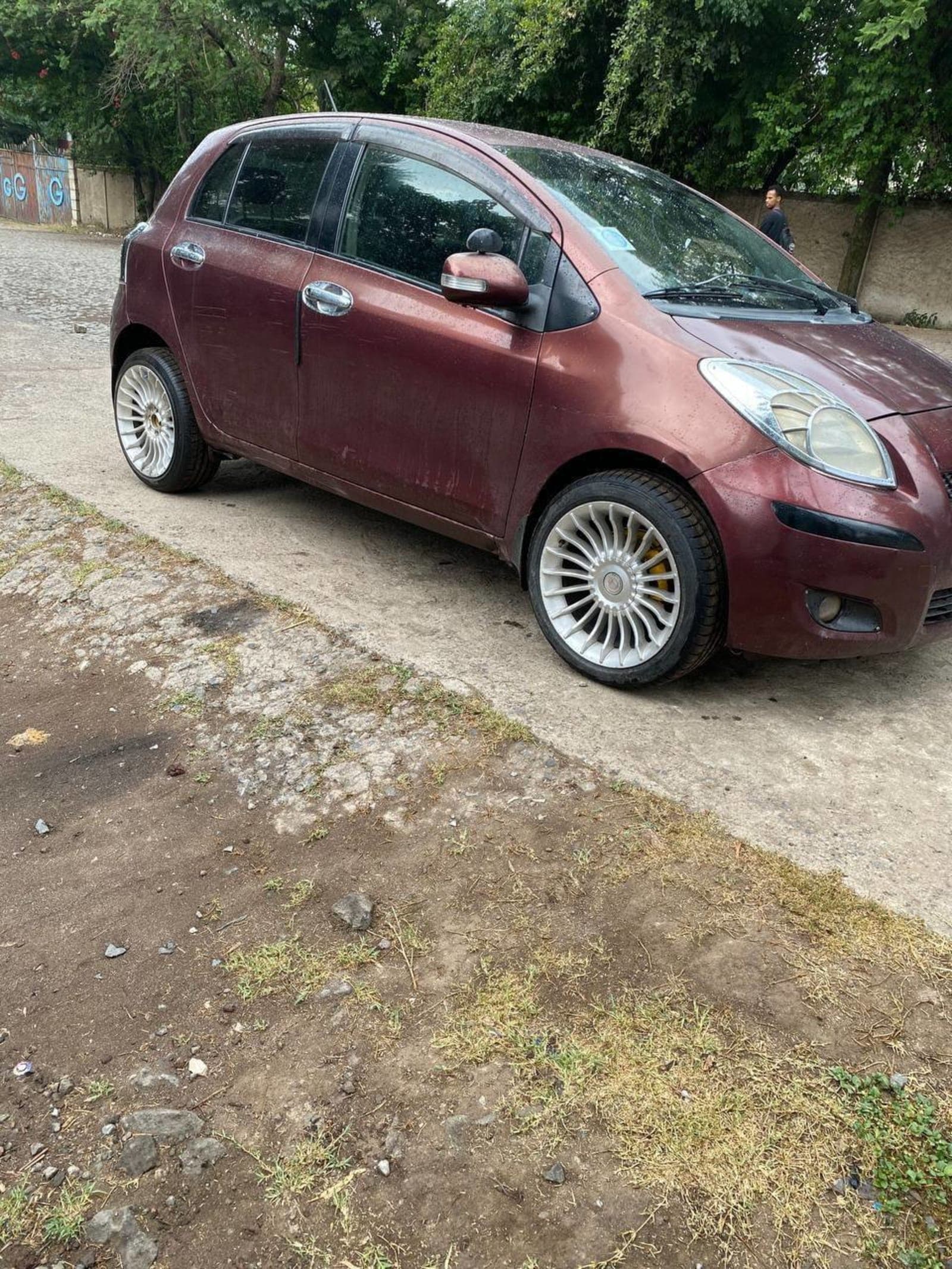 2010 Toyota Yaris Compact โ photo 2