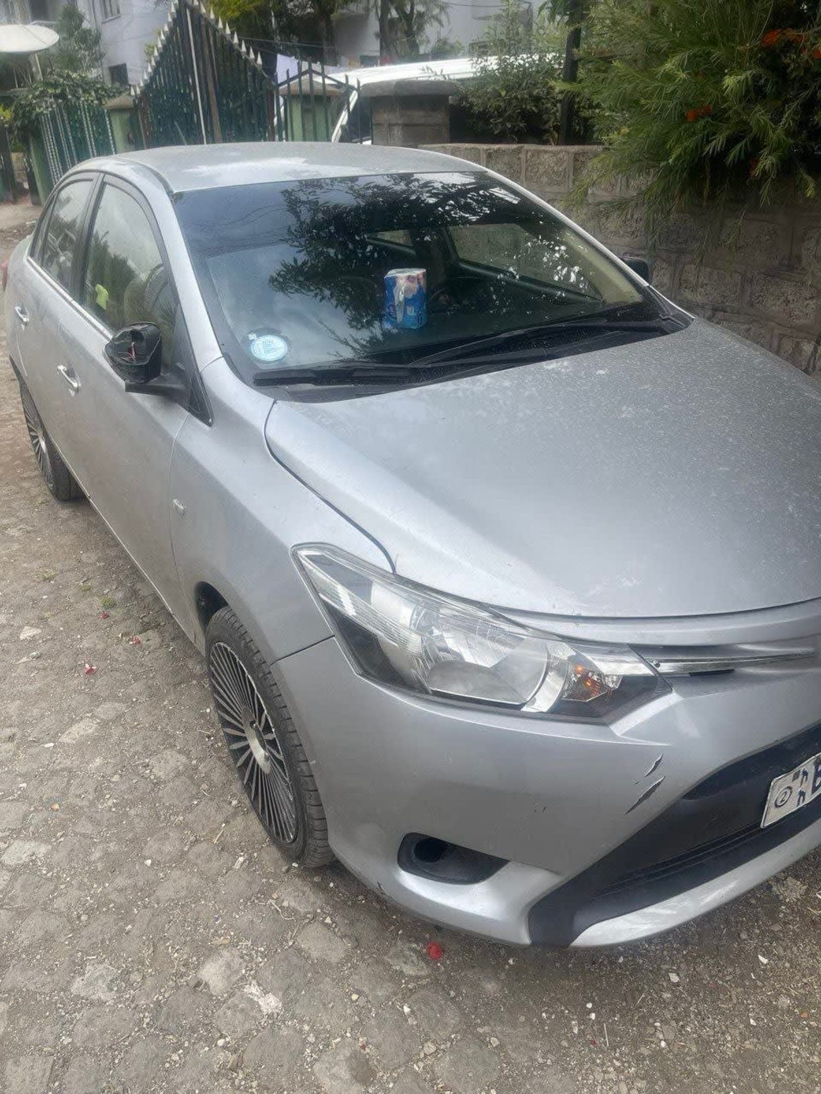 2015 Toyota Yaris sedan โ photo 2