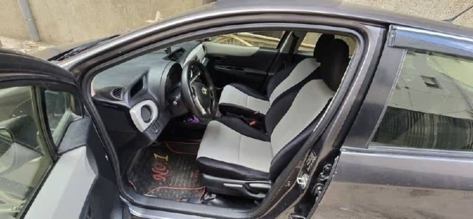 2012 Toyota Yaris kompact — photo 2