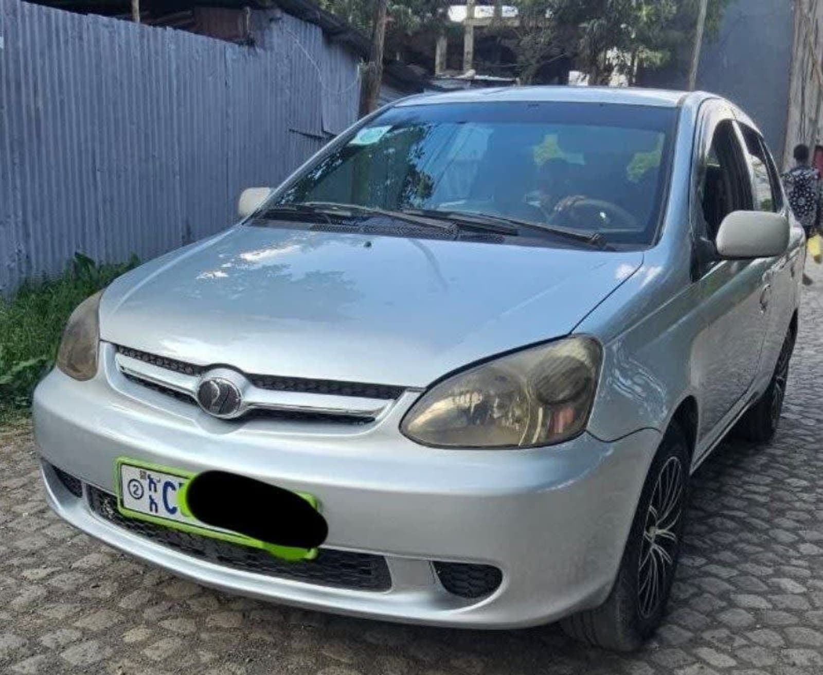 2005 Toyota Platz — photo 4