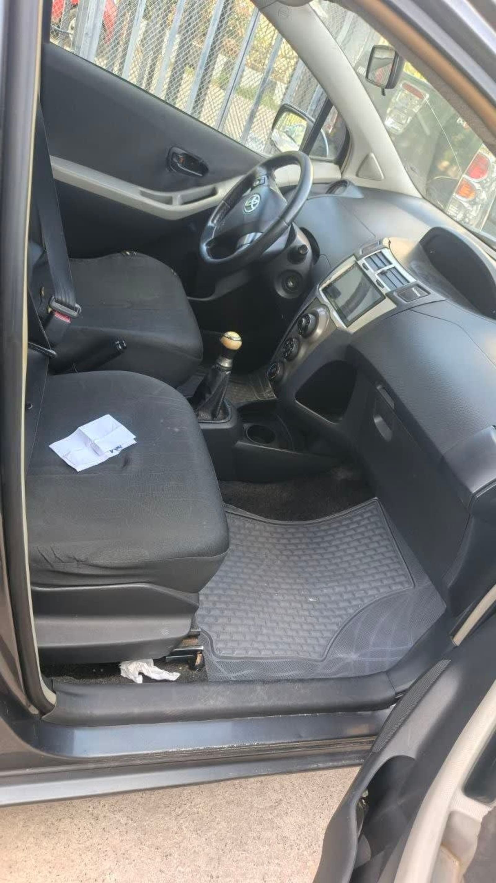 2010 Toyota compact — photo 3