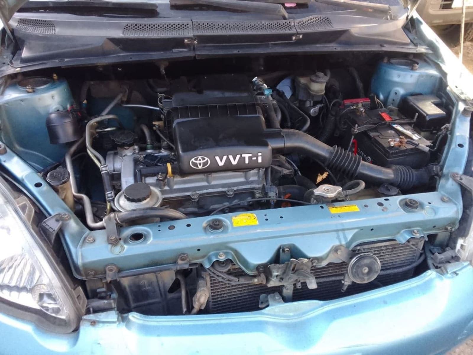 2002 Toyota Vitz — photo 2