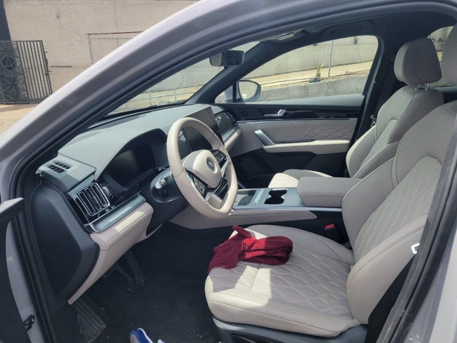 2025 BYD Tang L DM i Hybrid — photo 2