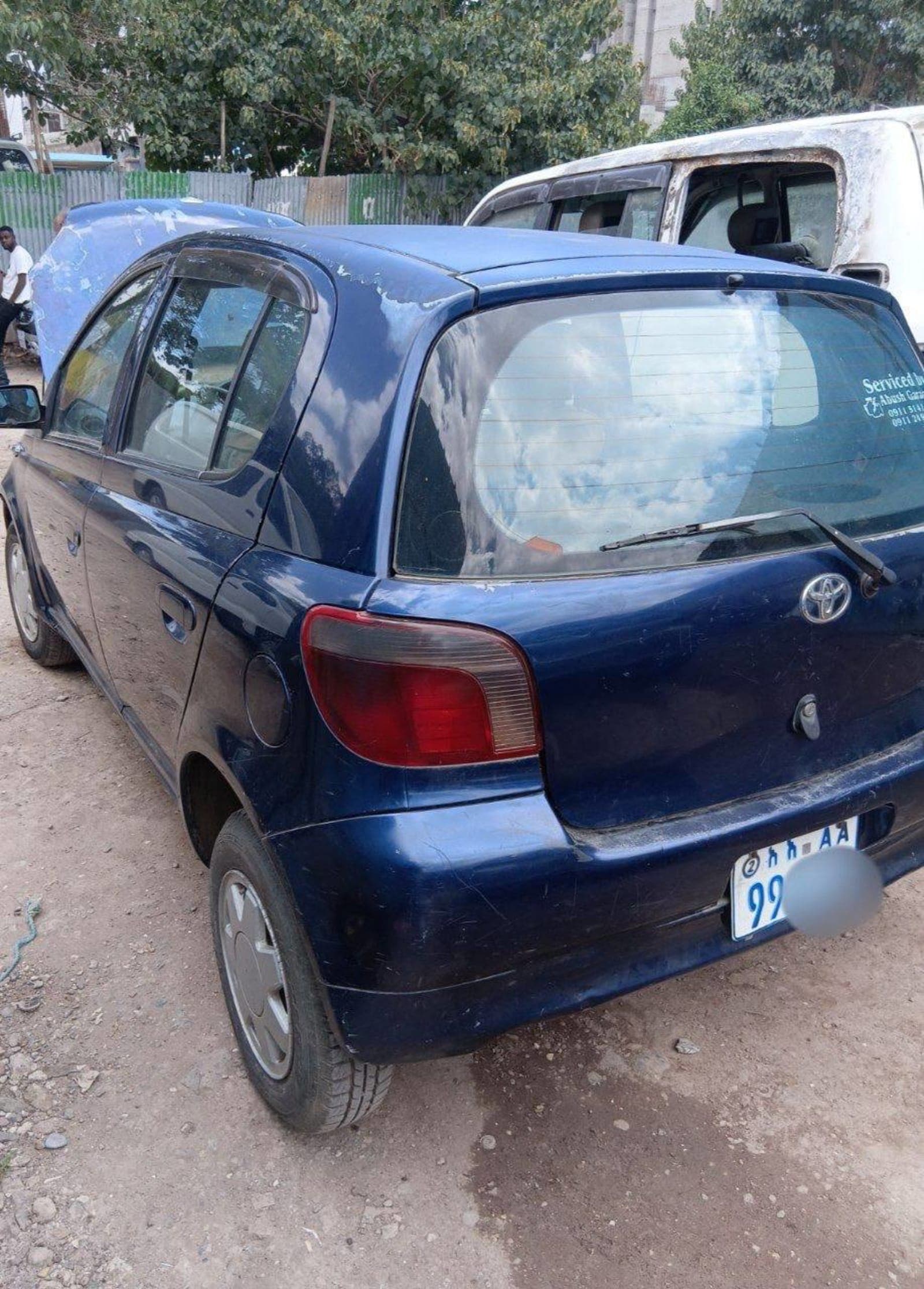 2001 Toyota Vitz — photo 2
