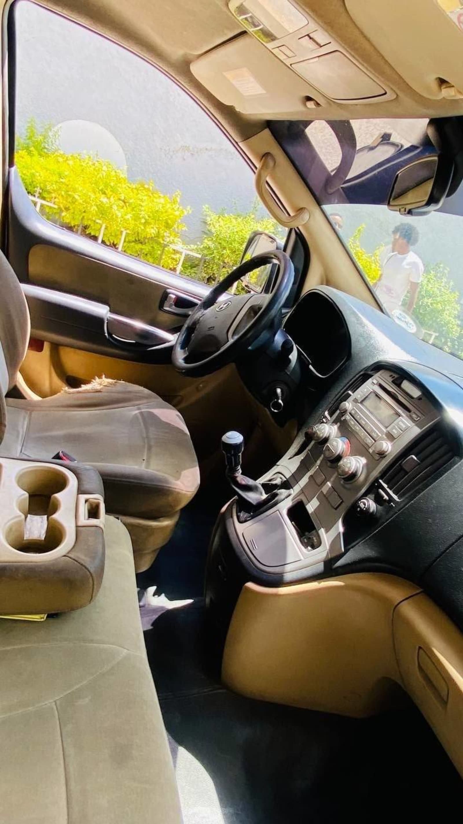 2010 Hyundai H1 — photo 4