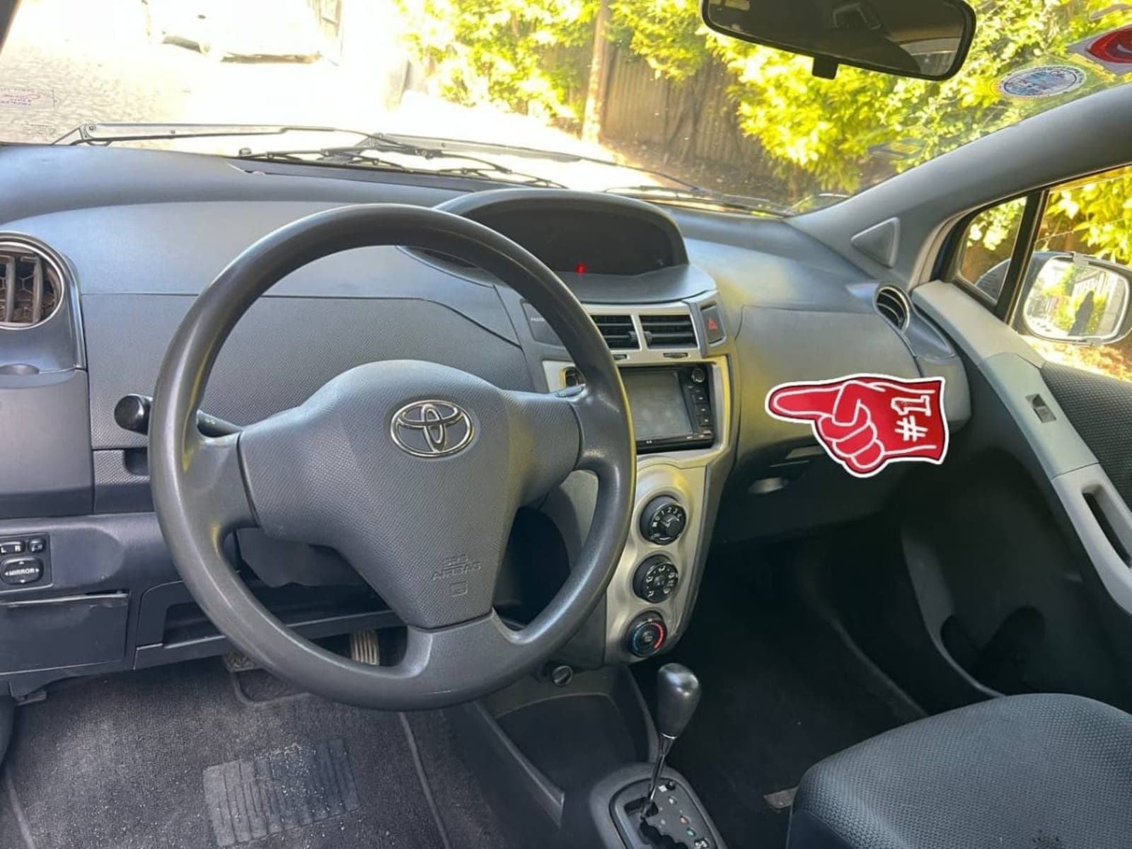 2010 Toyota Yaris Compact — photo 8