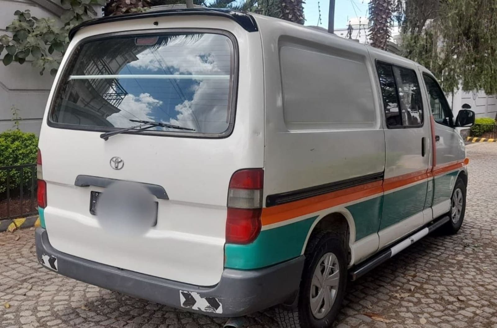 2003 Toyota Dolfin — photo 2