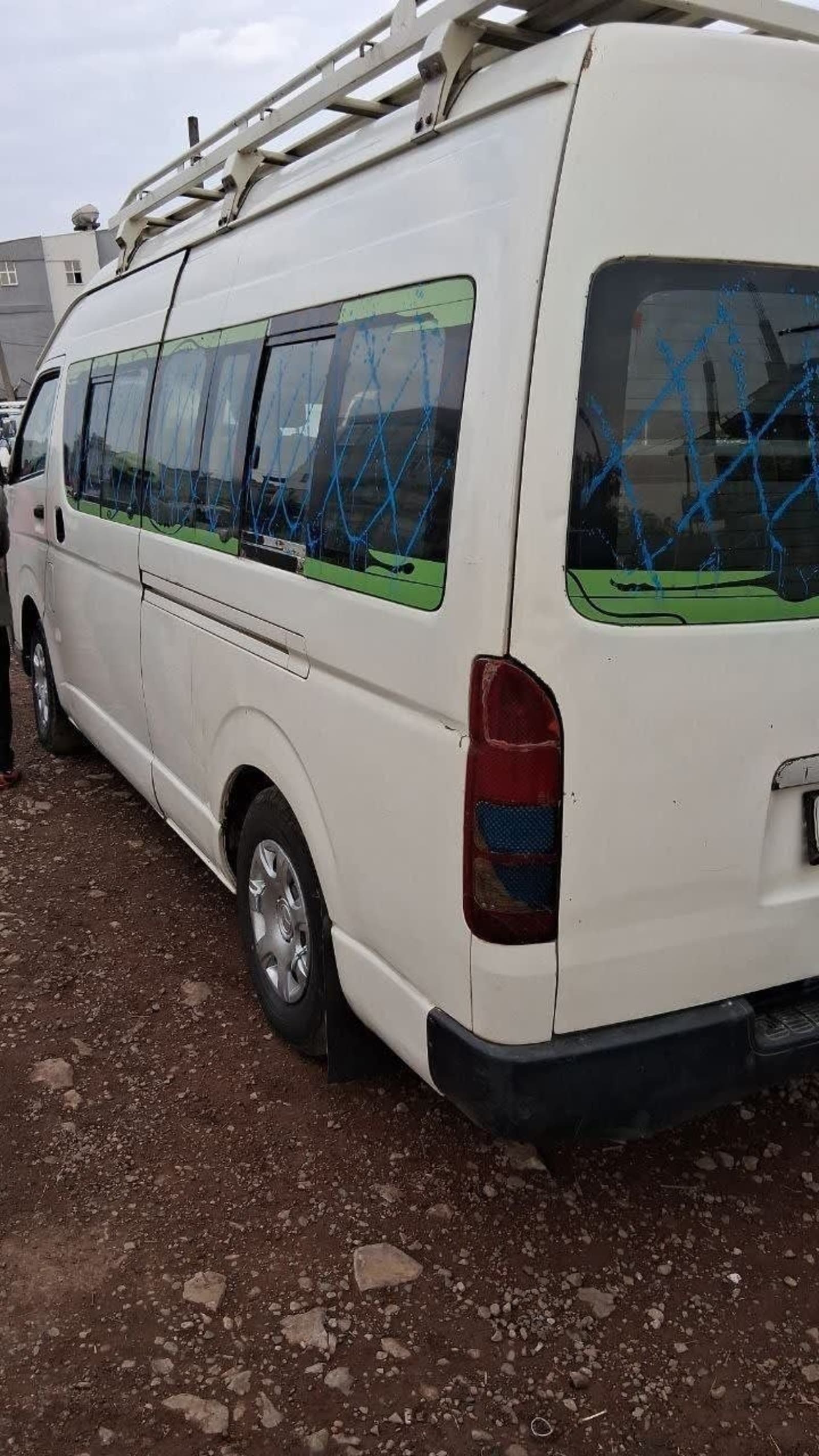 2013 Toyota Hayeruf — photo 2