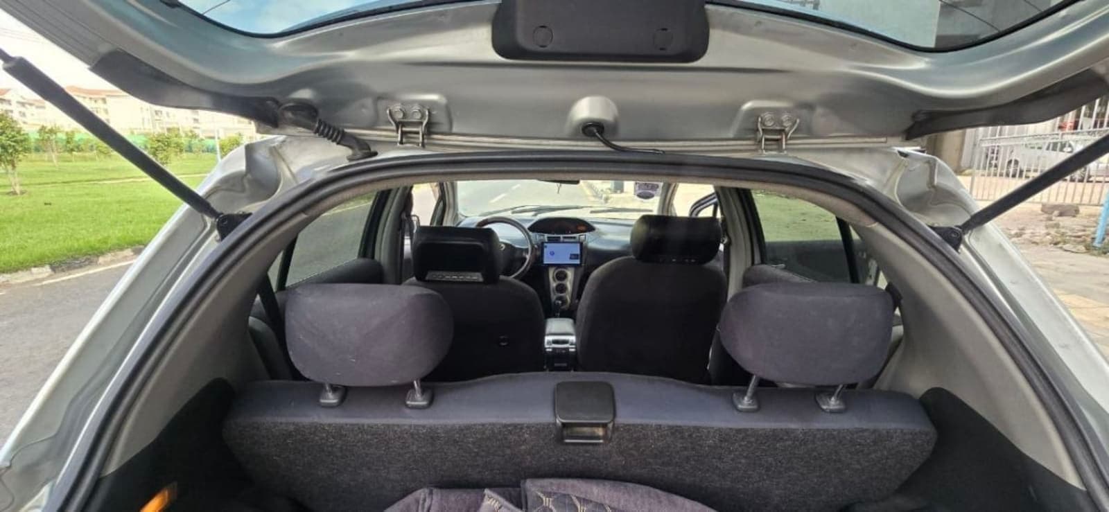 2010 Toyota Yaris Compact — photo 4
