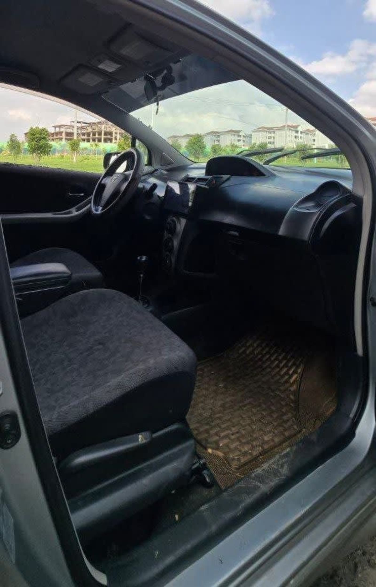 2010 Toyota Yaris Compact — photo 5