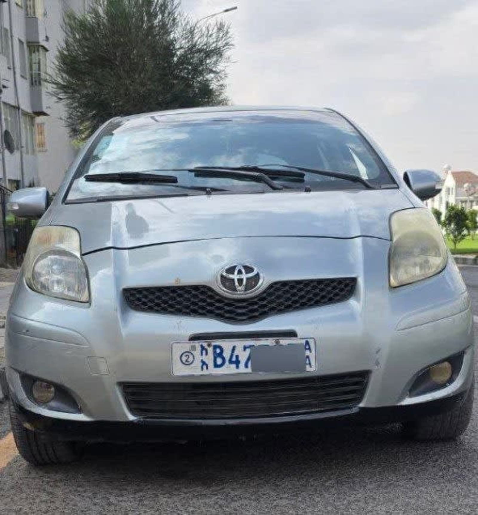 2010 Toyota Yaris Compact — photo 7