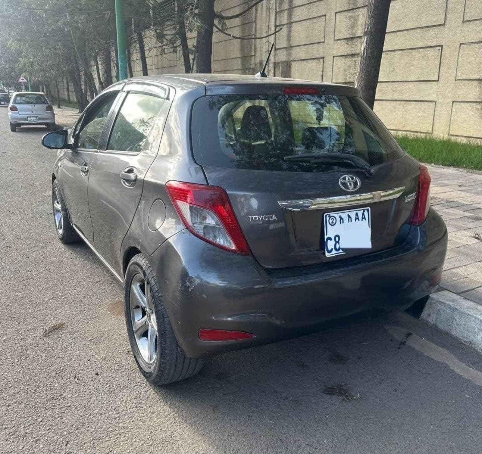 2012 Toyota Yaris Compact — photo 2