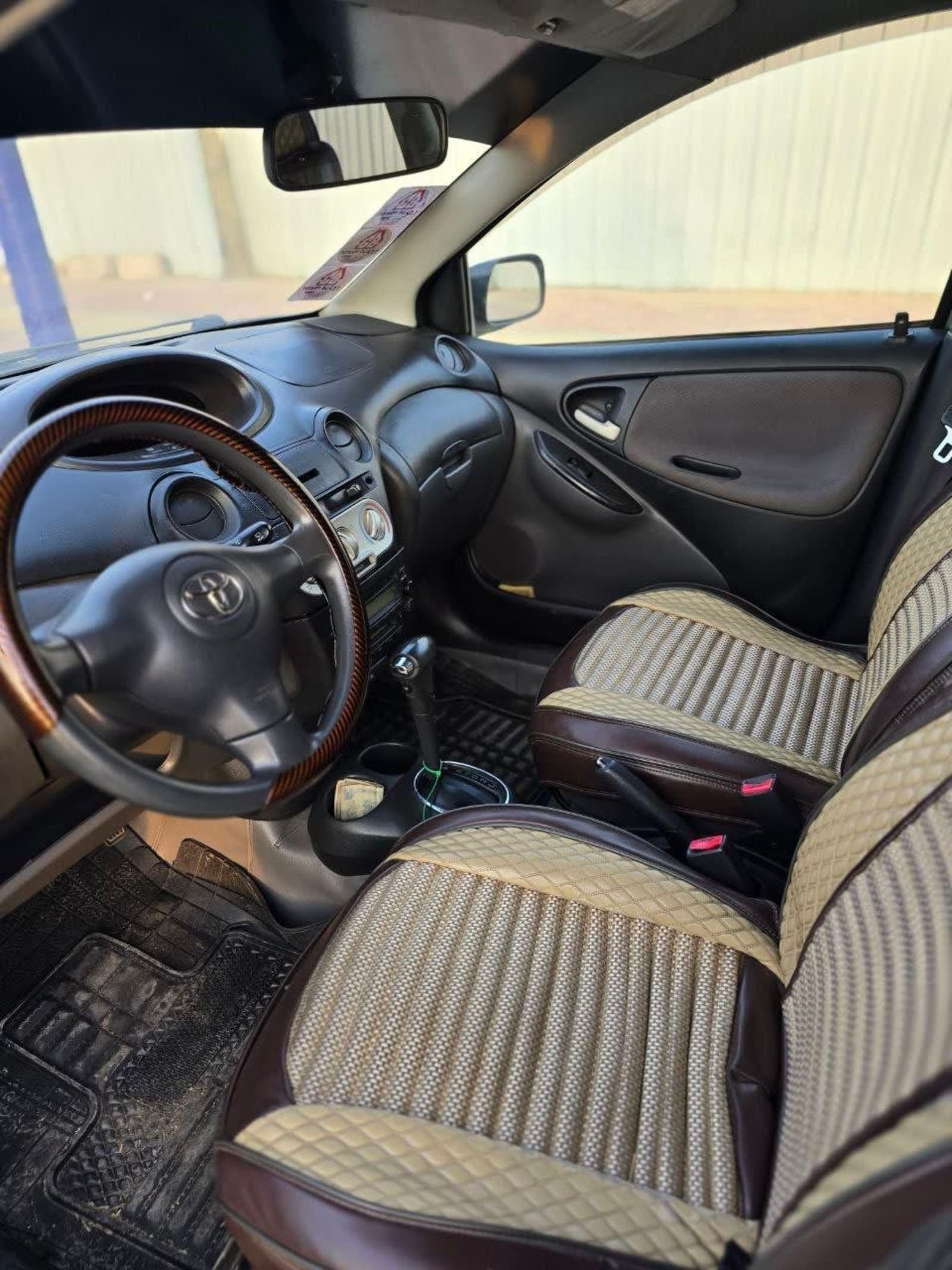 2004 Toyota Vitz — photo 8