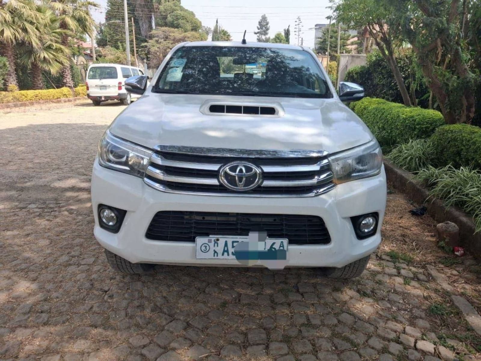 2017 Toyota Hilux Revo — photo 2
