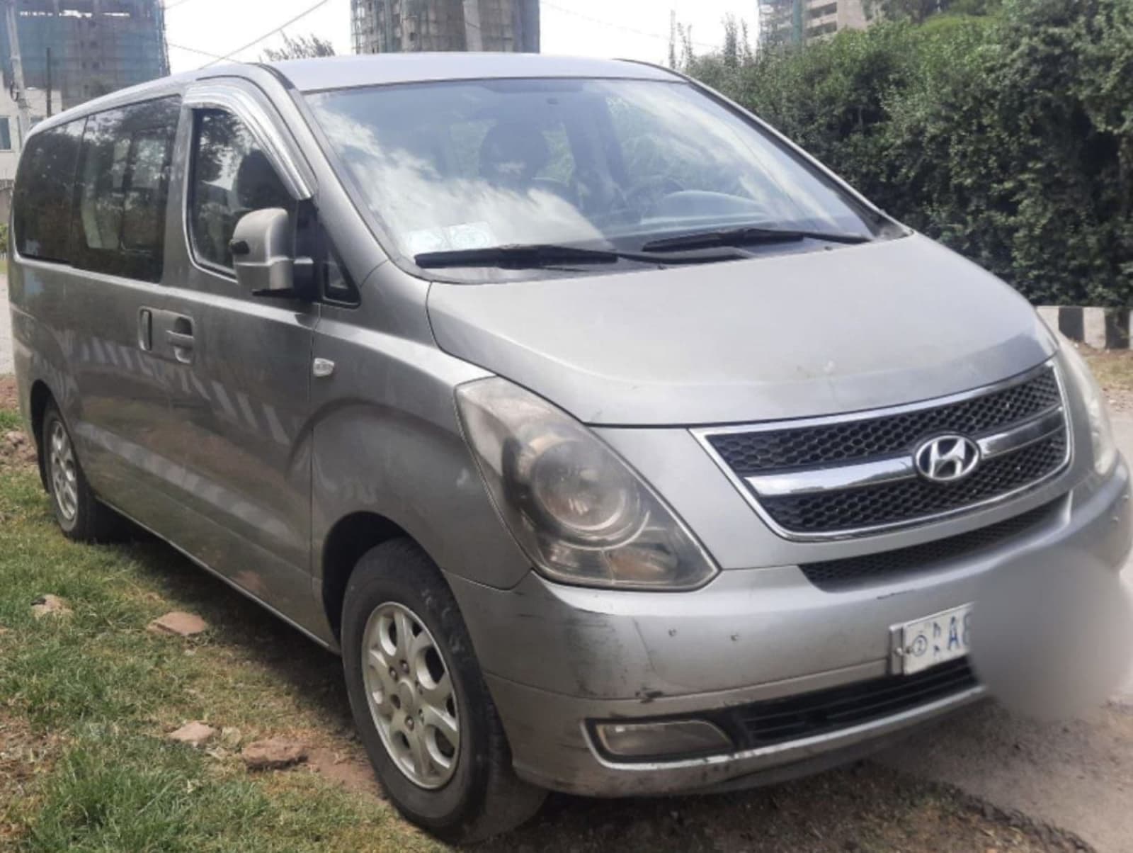 2012 Hyundai Star x โ photo 2