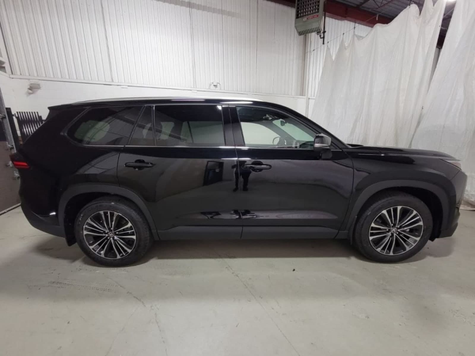 2025 Toyota Grand Highlander Hybrid MAX Platinum — photo 5
