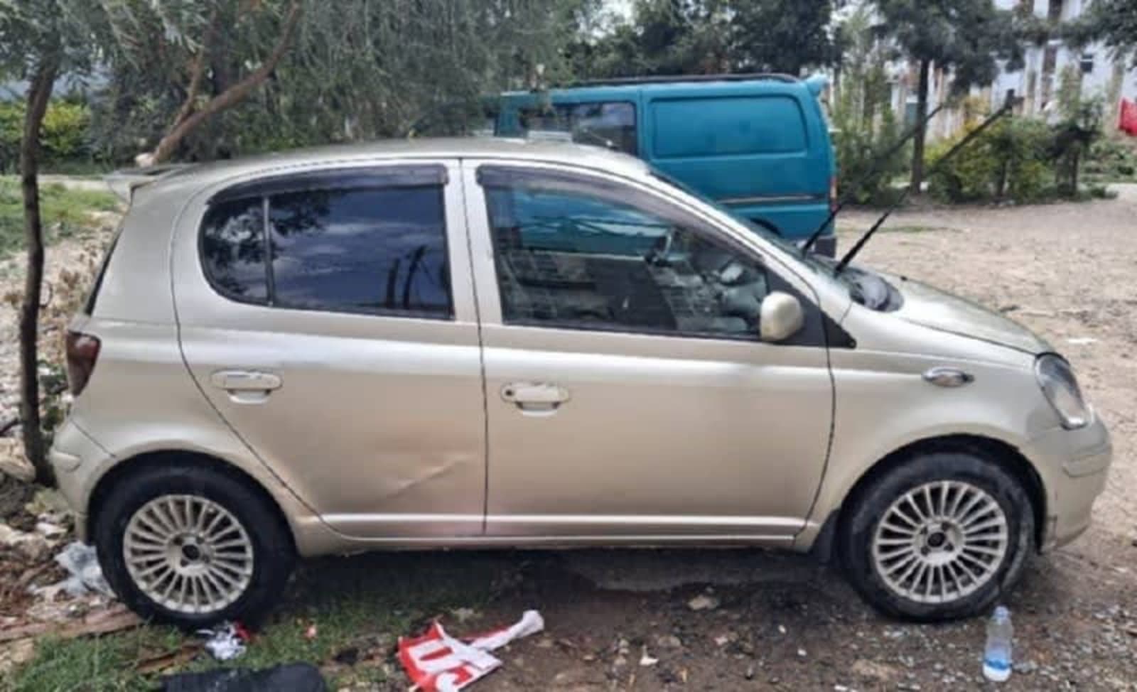 2002 Toyota Vitz — photo 3