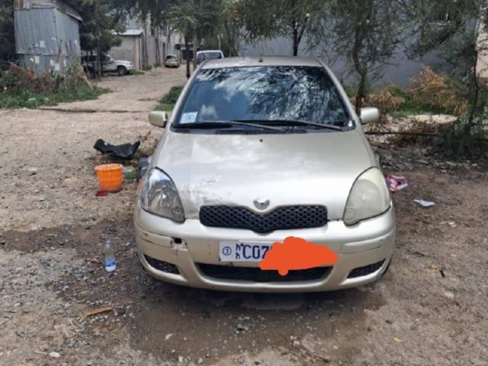 2002 Toyota Vitz — photo 4