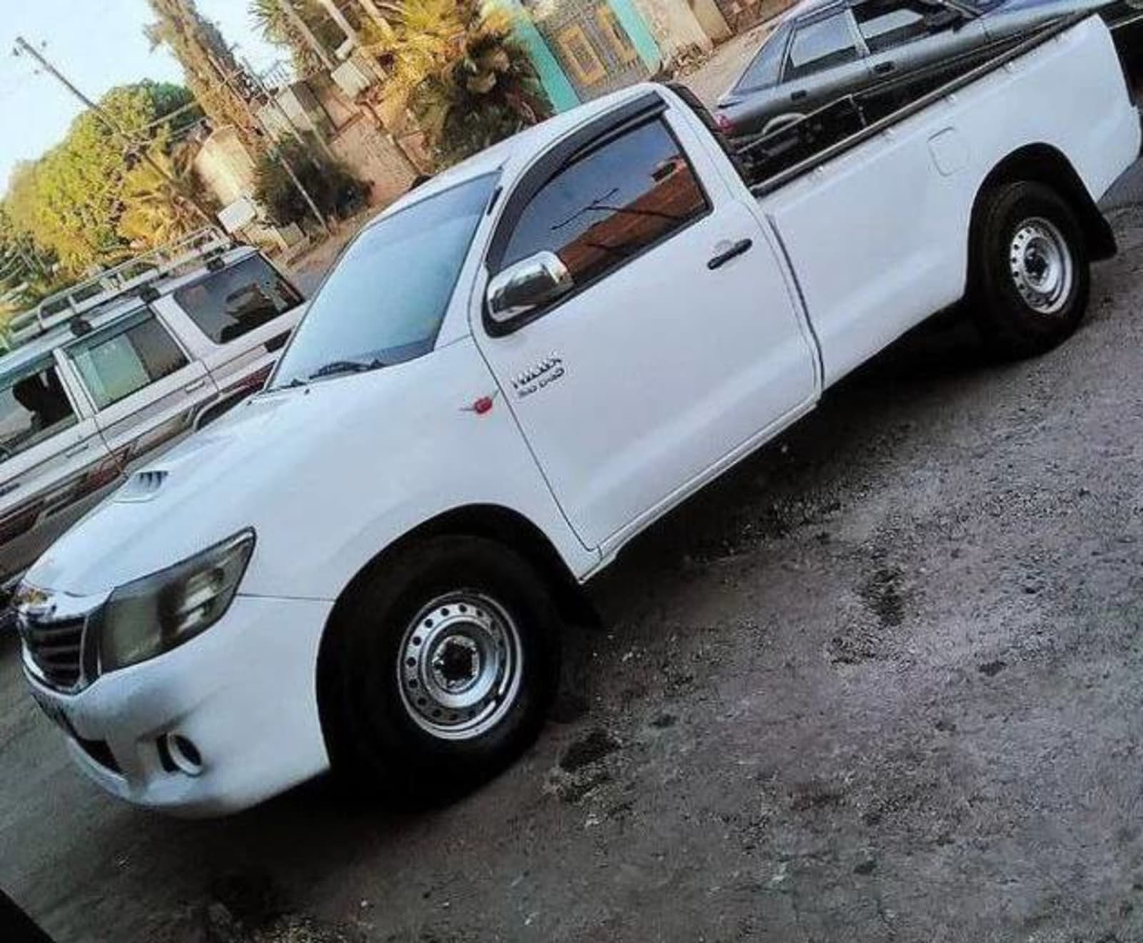 2011 Toyota Hilux — photo 2