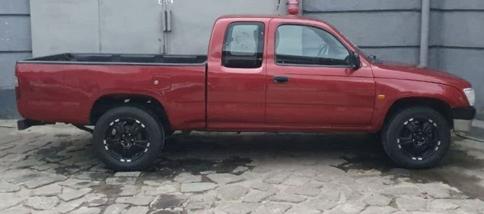 1999 Toyota Hilux โ photo 2