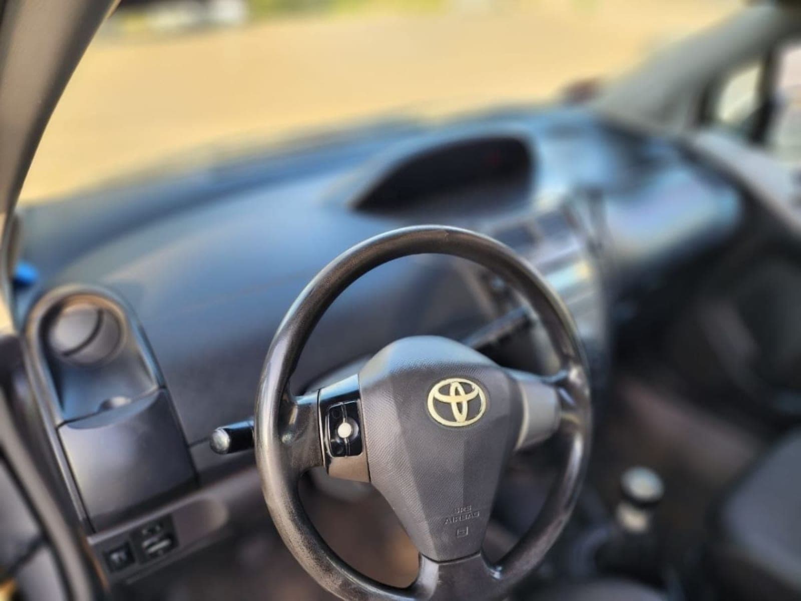2009 Toyota Yaris Compact — photo 3