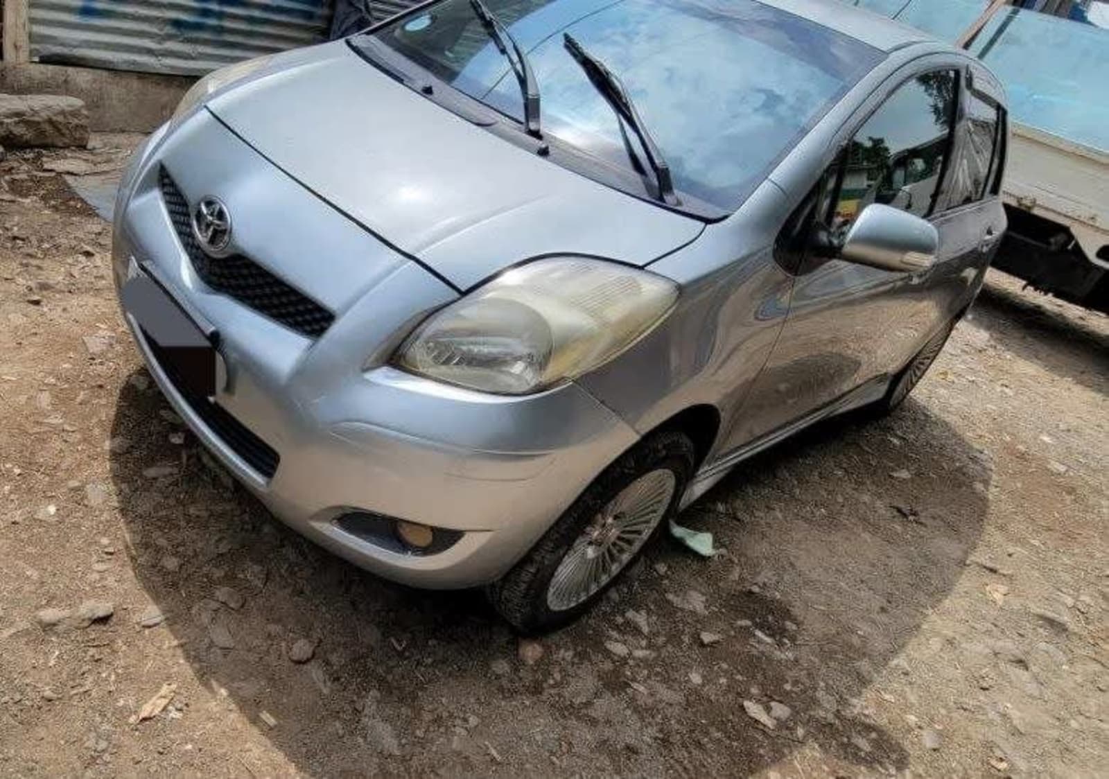 2010 Toyota Yaris Compact — photo 5