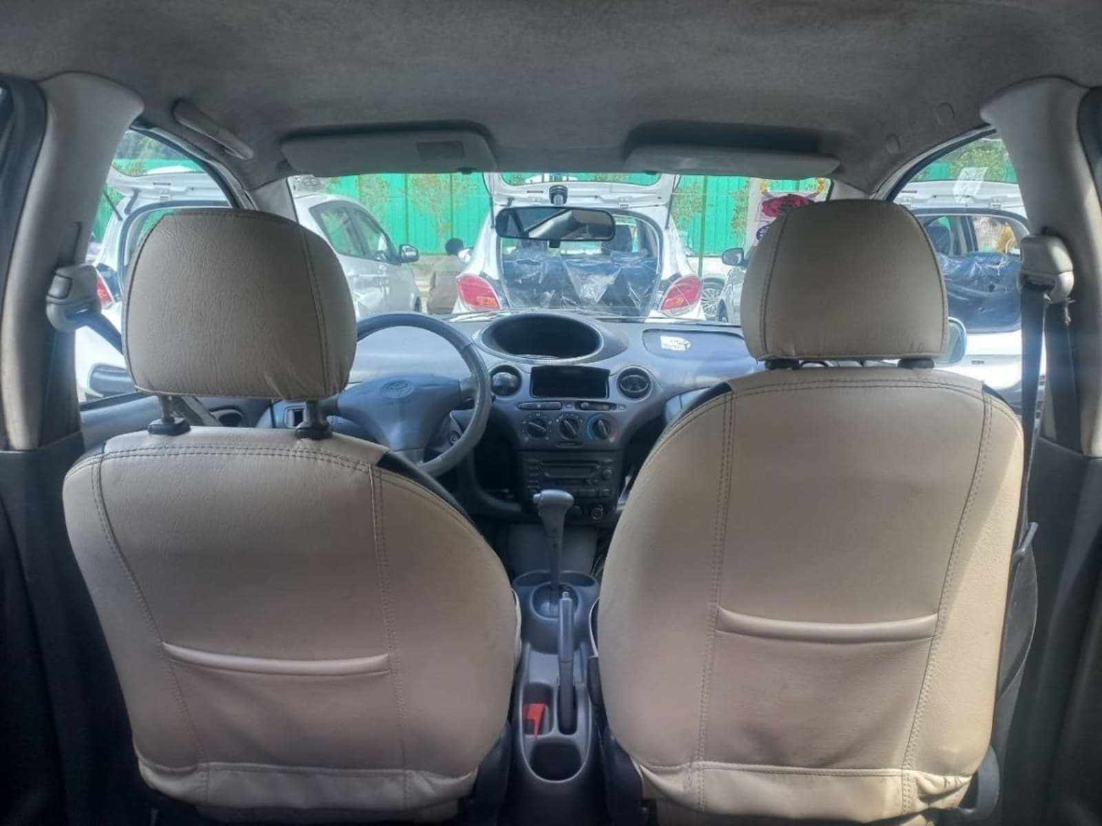 2001 TOYOTA VITZ — photo 2