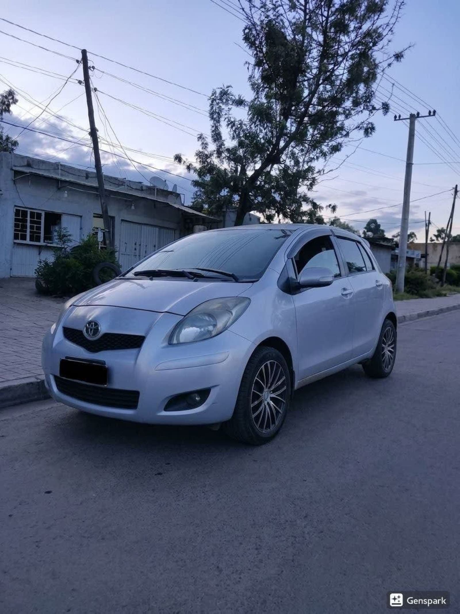 2010 Toyota Yaris Compact — photo 5